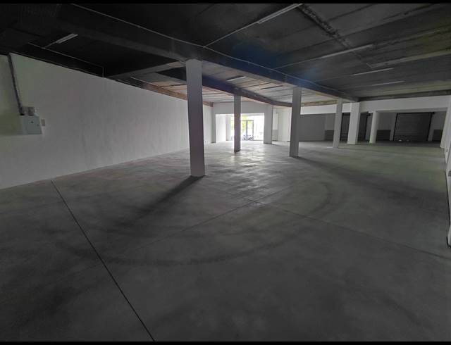 429M² OFFICE TO LET IN HALFWAY GARDENS